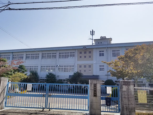 小学校　的形小学校（小学校）まで169m