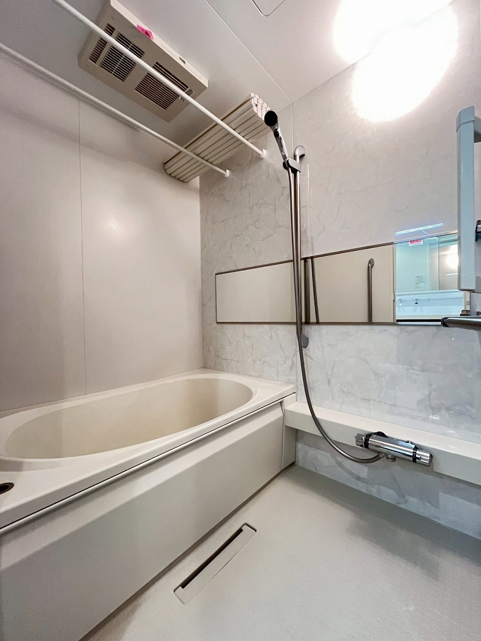 バス・シャワールーム　※同じ間取り別のお部屋の写真です。