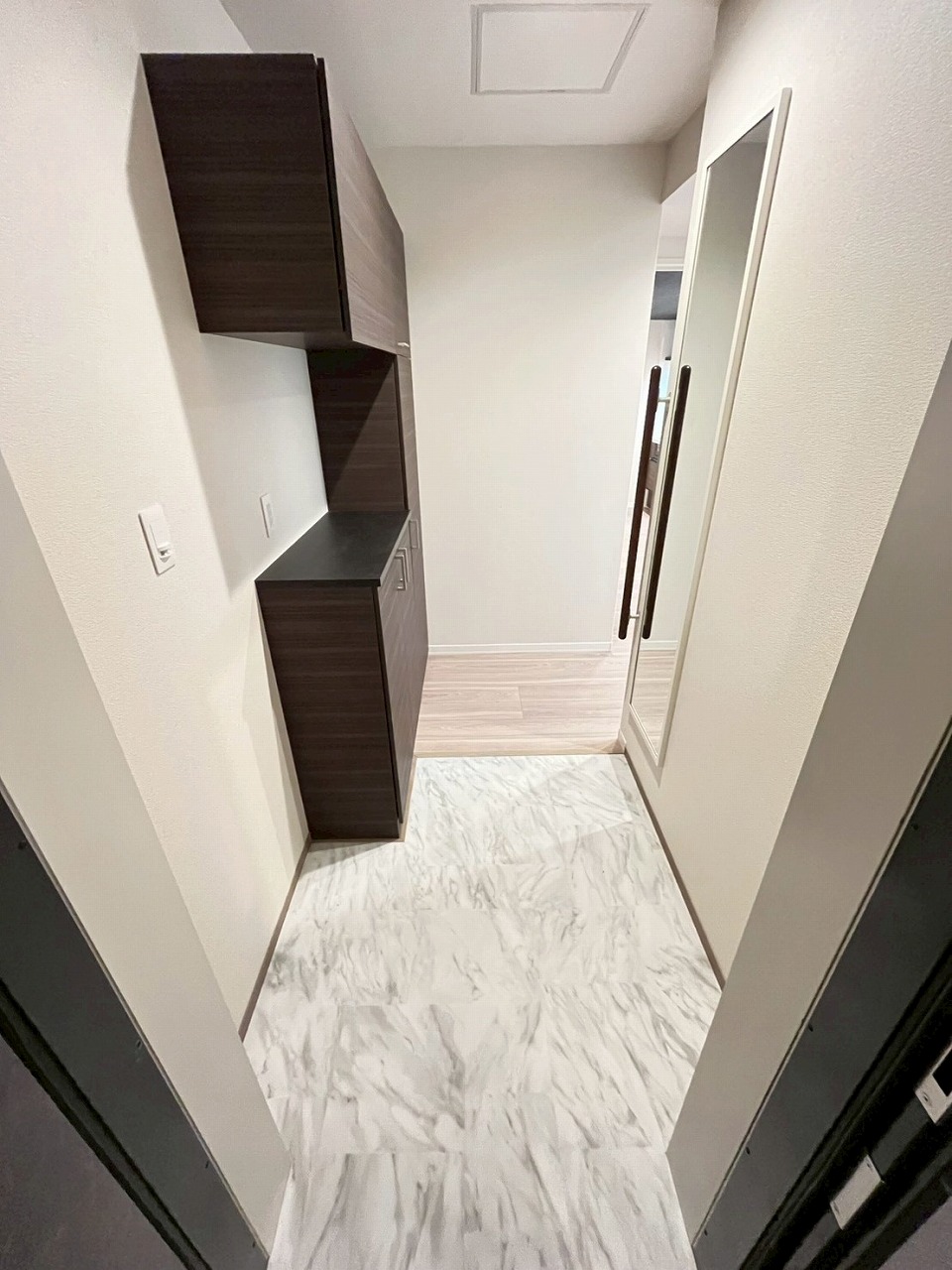 玄関　※同じ間取り別のお部屋の写真です。