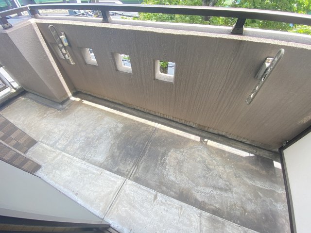 バルコニー　開放的で明るい空間を演出してくれるバルコニーです