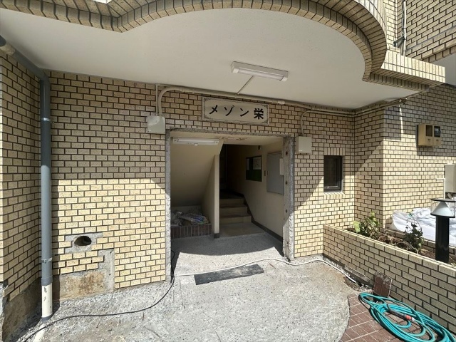 エントランス　１０月下旬オートロック新設予定