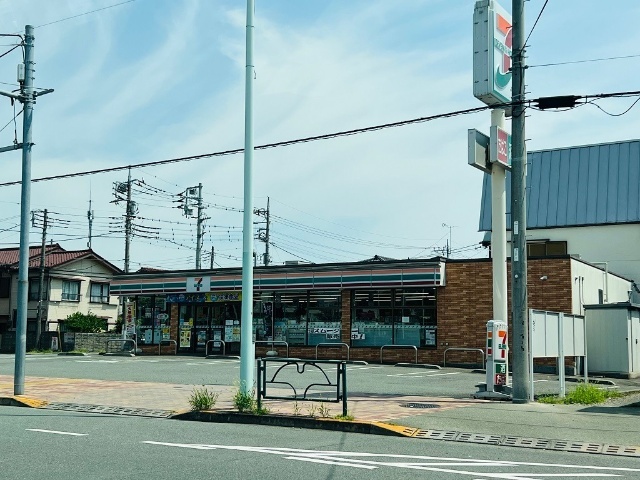 コンビニ　セブンイレブン立川泉体育館駅前店（コンビニ）まで496m