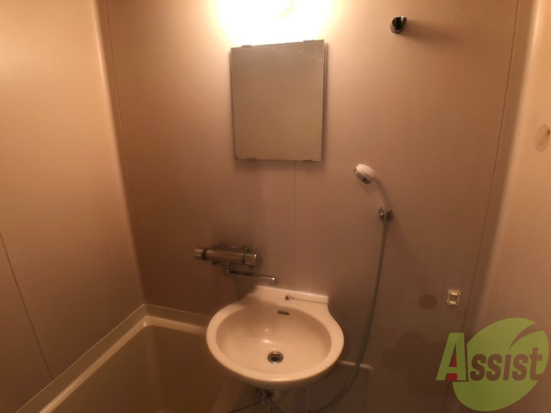 洗面設備　ユニットバス内の洗面台です。朝の身支度もスムーズです。