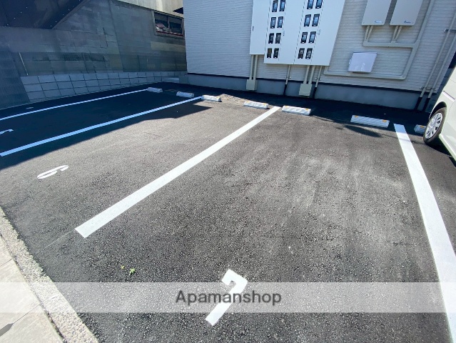 駐車場　エントランス