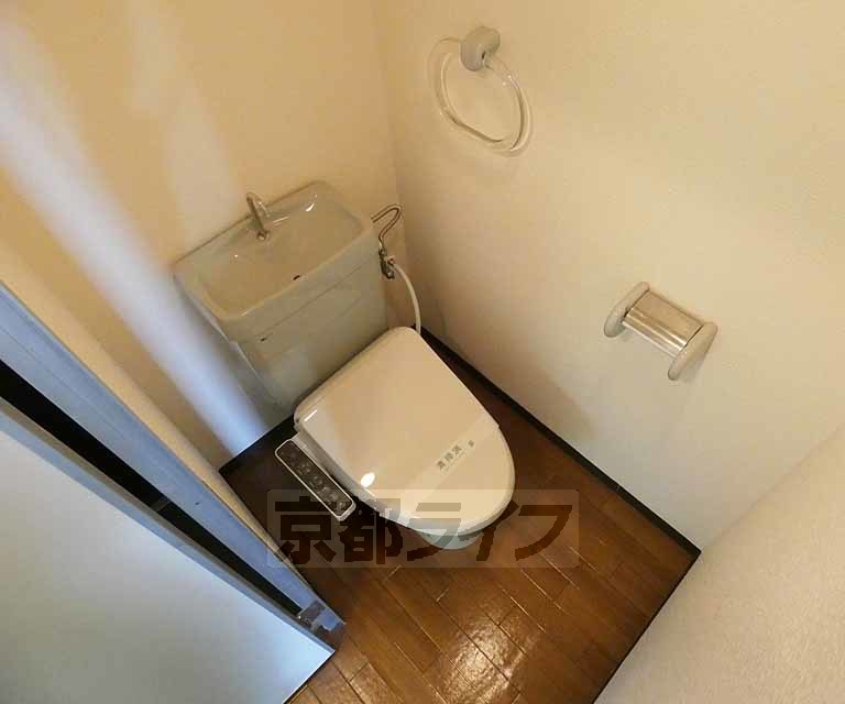 トイレ　広々としたトイレです。