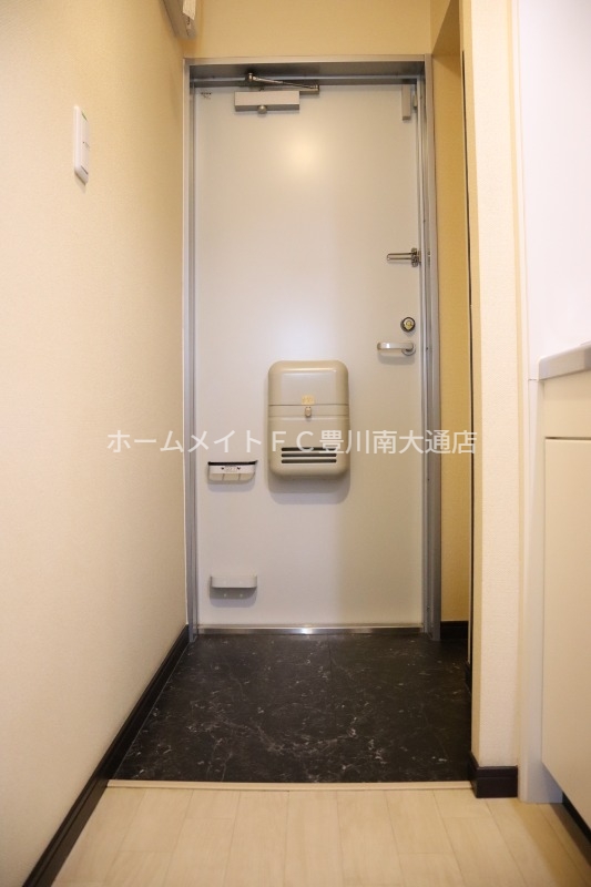 玄関　同型別部屋写真