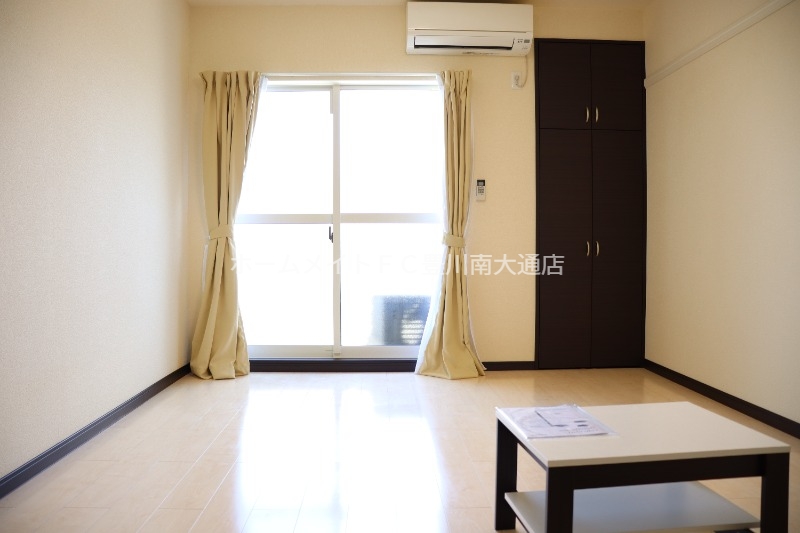 居室・リビング　同型別部屋写真