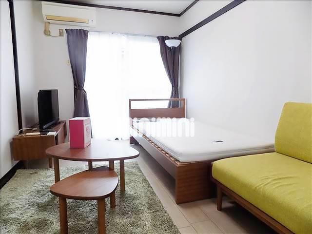居室・リビング　家具家電付きのお部屋です