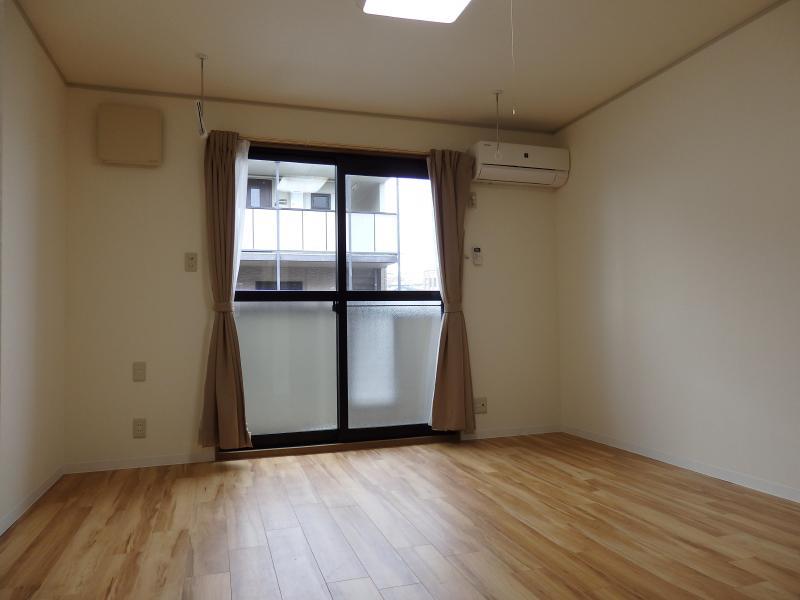 居室・リビング　洋室8帖