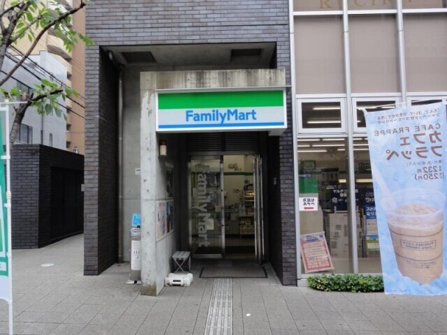 コンビニ　ファミリーマート磯上通三丁目店（コンビニ）まで208m