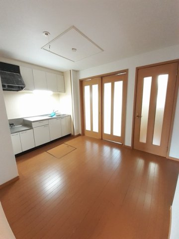 居室・リビング　こちらの居間で趣味の時間をお楽しみください