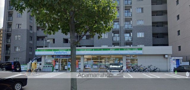 コンビニ　ファミリーマート（コンビニ）まで161m