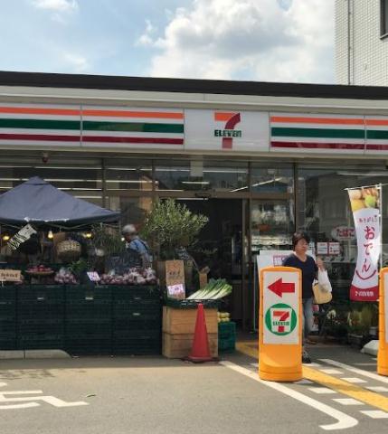 コンビニ　セブンイレブン（コンビニ）まで331m