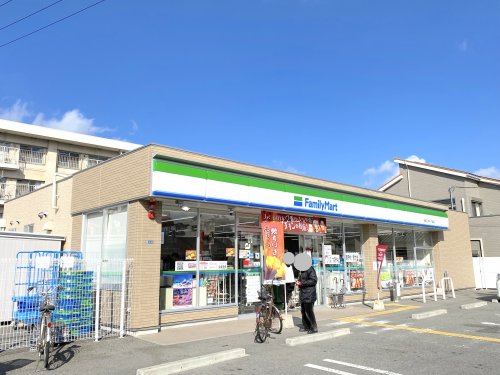 コンビニ　ファミリーマート 和泉王子町一丁目店（コンビニ）まで98m