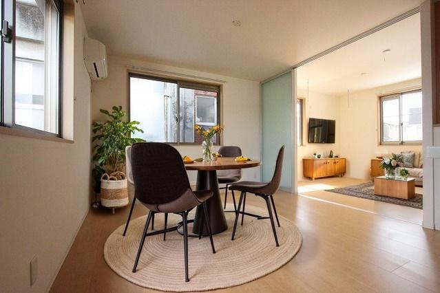 居室・リビング　ＣＧで家具等を配置したもので家具等は含まれません。