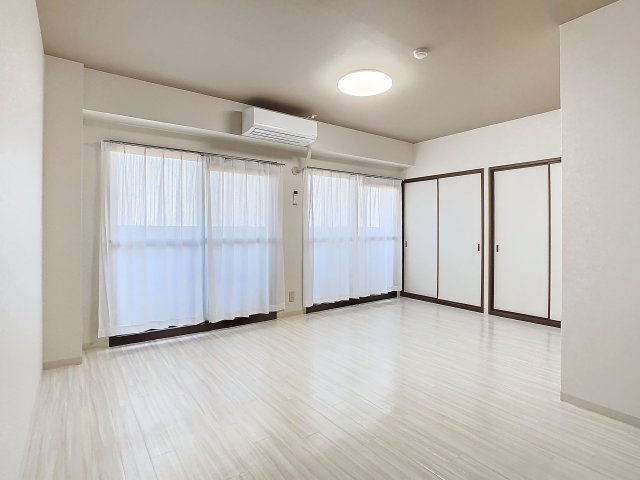 居室・リビング　掲載写真は空室の一例です。実際のお部屋と仕様等が異なる場合、