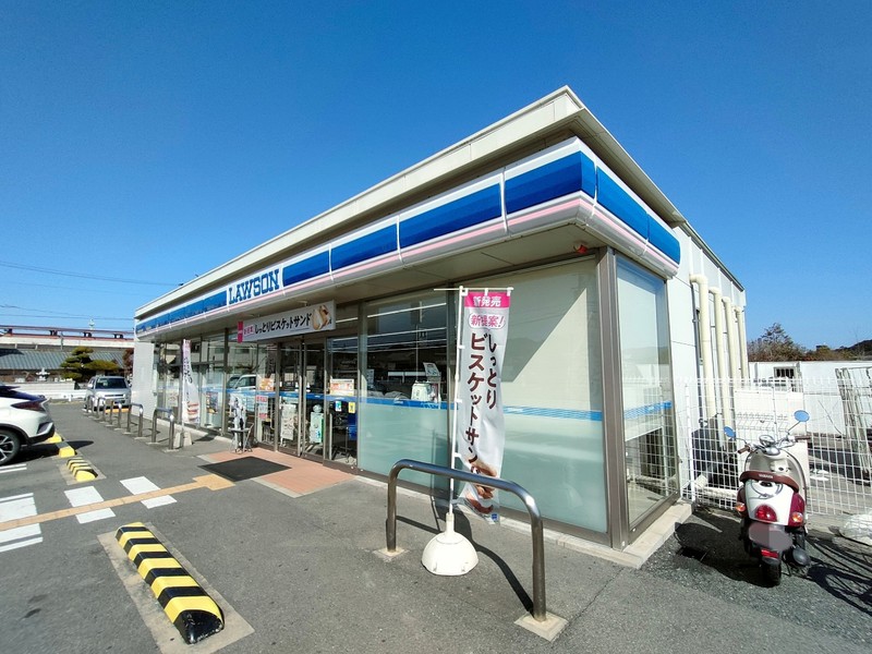 コンビニ　ローソン奈良秋篠新町店（コンビニ）まで817m