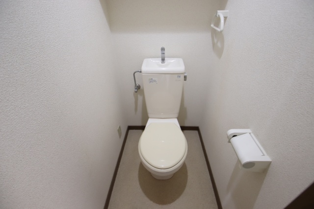トイレ　※他のお部屋の参考写真です