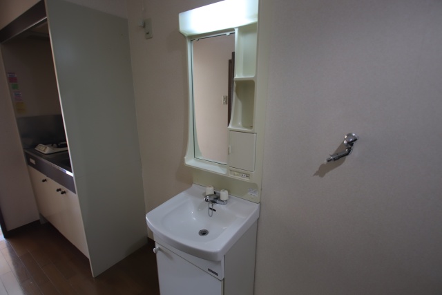 洗面設備　※他のお部屋の参考写真です