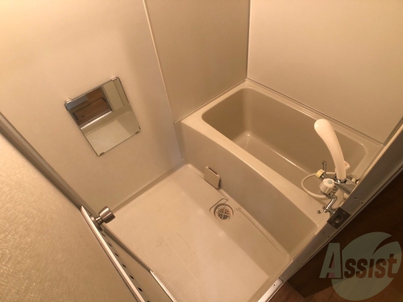 バス・シャワールーム　ユニットバスです。疲れを癒すのに欠かせませんね！