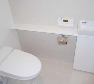 トイレ　落ち着いた色調のトイレです