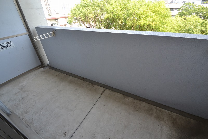 バルコニー　奥行のあるワイドバルコニー