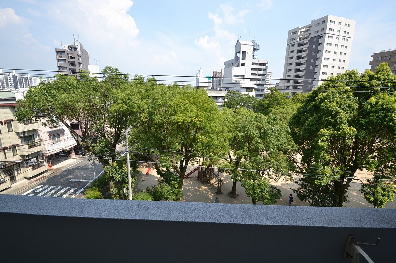 眺望　目の前は公園です♪