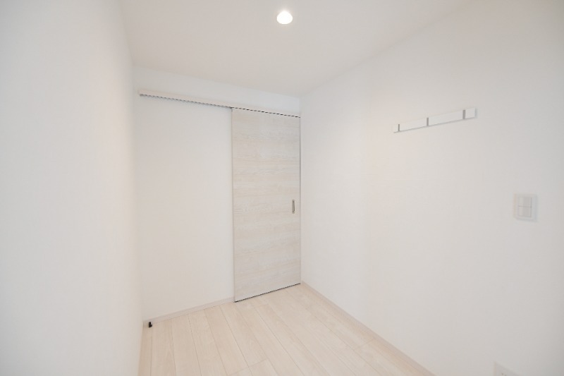 その他共有部分　オシャレなカラーのお部屋ですね