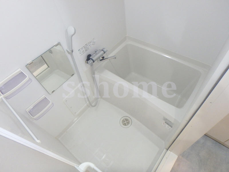 バス・シャワールーム　清潔感ある浴室