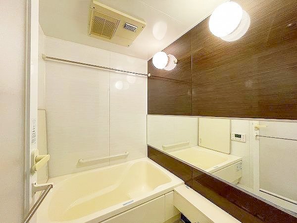 バス・シャワールーム　※別部屋の参考写真です。