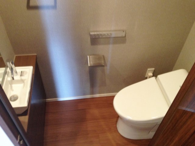 トイレ　※反転タイプの写真を使用しています。