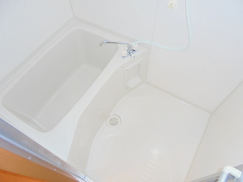 バス・シャワールーム　浴室はシャワー付きで広々～♪