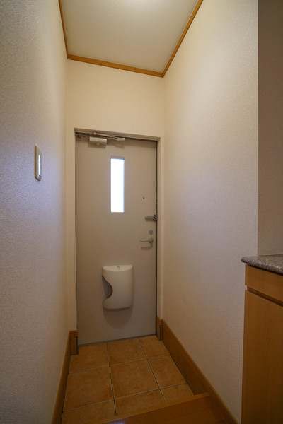 玄関　同じ建物の別の部屋
