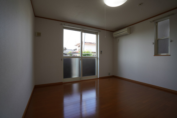 居室・リビング　同じ建物の別の部屋