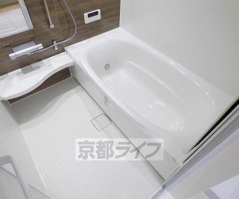 バス・シャワールーム　一坪風呂でとても広々しています！