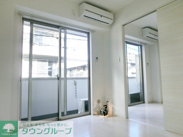 居室・リビング　リビングから洋室スペース