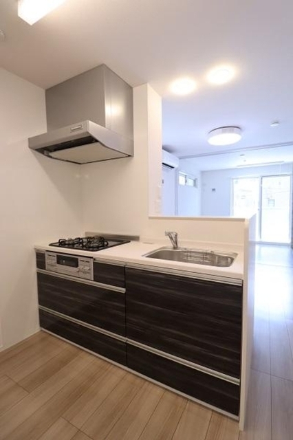 キッチン　三口ガスコンログリル付システムキッチン