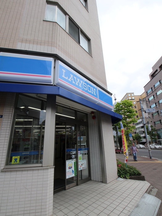 コンビニ　ローソン入船1丁目店（コンビニ）まで111m