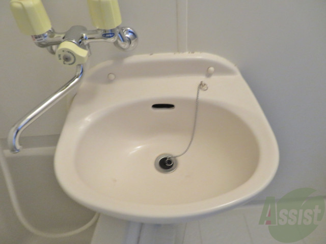 洗面設備　洗面台。朝の身支度はここでばっちり決めましょう。