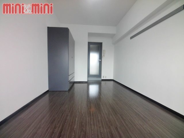 居室・リビング　南向きに面しており、明るいお部屋です