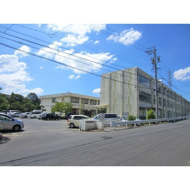 小学校　多治見市立小泉小学校（小学校）まで765m