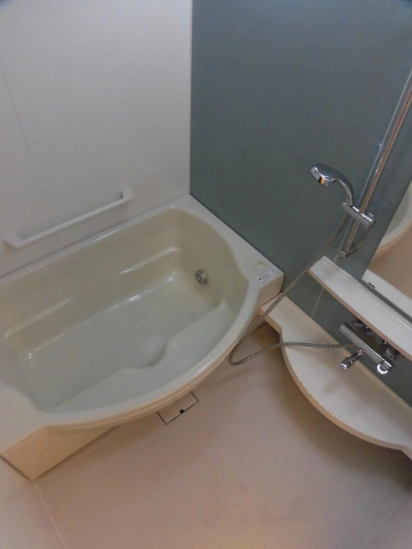 バス・シャワールーム　ゆとりのあるバスルーム