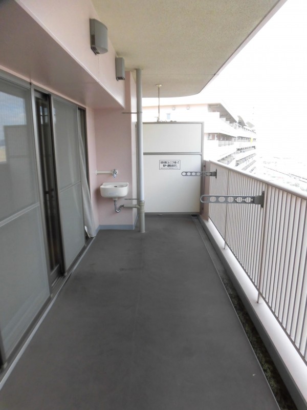 バルコニー　開放的なバルコニー