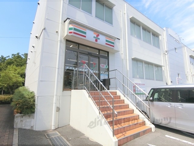 コンビニ　セブンイレブン近鉄高の原駅東店（コンビニ）まで1800m