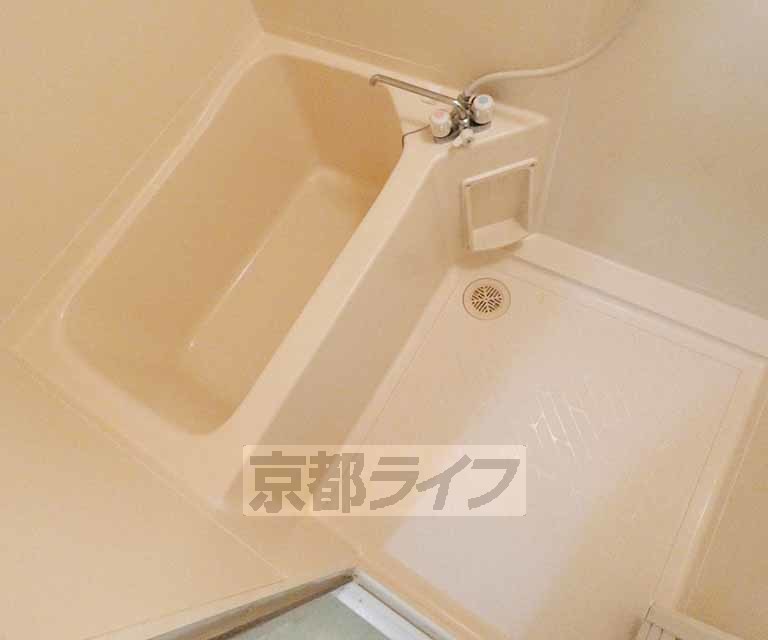 バス・シャワールーム　清潔感のあるバスルーム。