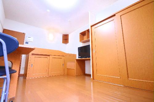 居室・リビング　大切な衣類を収納できるクローゼット