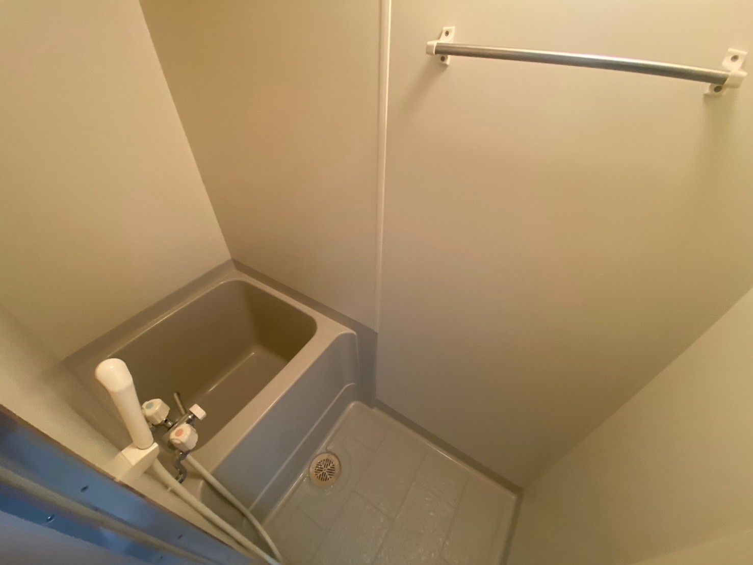 バス・シャワールーム　落ち着いた空間のお風呂です