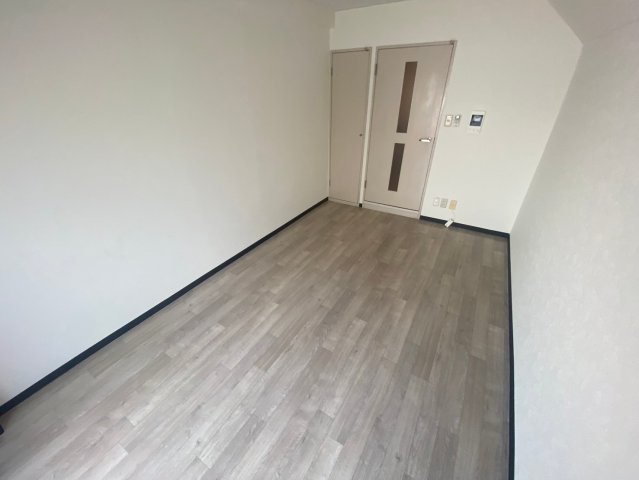 居室・リビング　こちらの居間で趣味の時間をお楽しみください