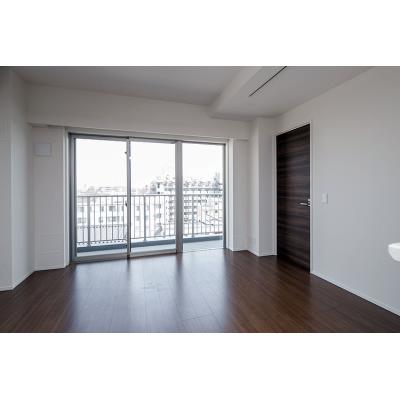 居室・リビング　(同タイプ別号室の写真です。)