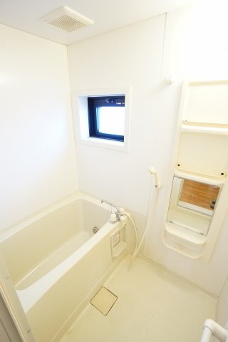 バス・シャワールーム　※同物件・反転タイプの写真です。